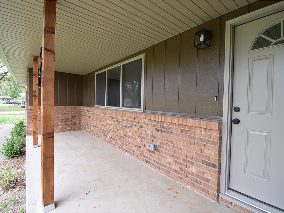 1st image of 220 N Byers Ave