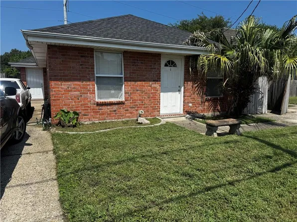 2724 Pakenham Dr, Chalmette, LA 70043