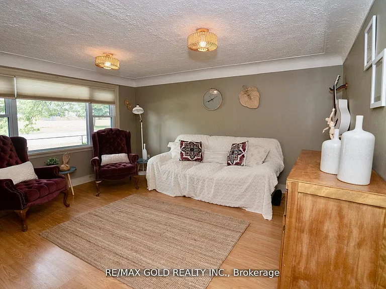 5853 McLeod Rd — Photo 3