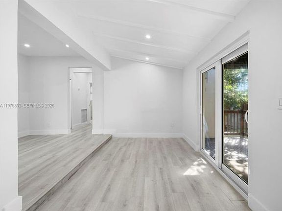 4th image of 1262 SW 15th Ter