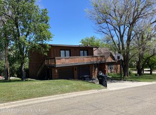 301 3rd St NW, Watford City, ND 58854