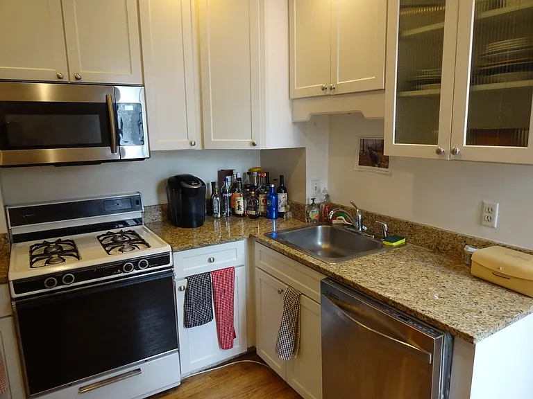 1916 15th St NW #2 — Photo 12