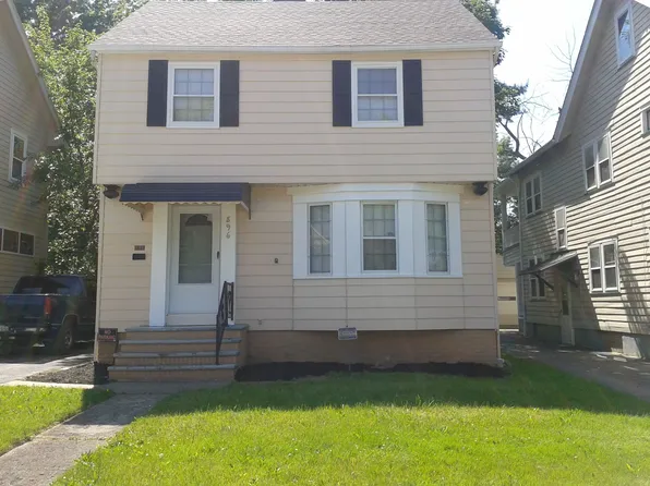 896 Elbon Rd, Cleveland Heights, OH 44121