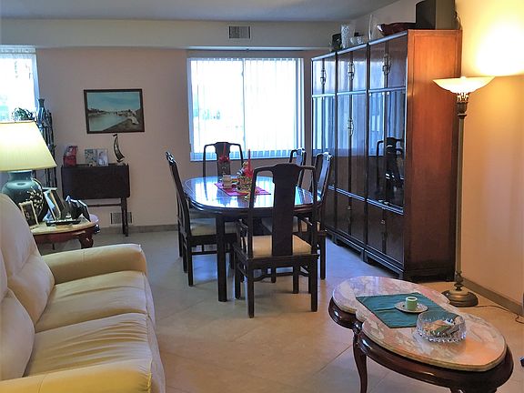 2nd image of 18 Kathy Pl APT 3A