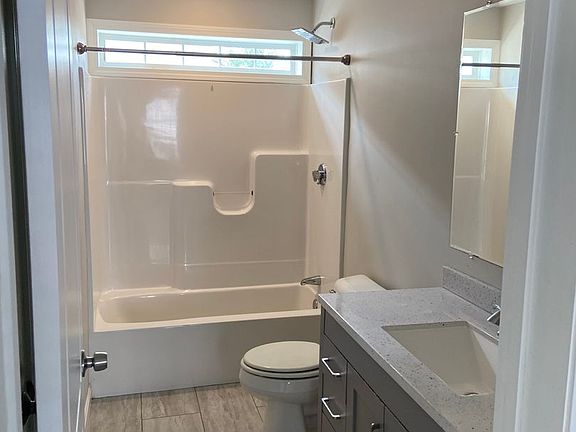 5th image of 489 Admiral St #1
