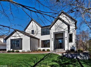 1104 New Castle Dr, Libertyville, IL 60048