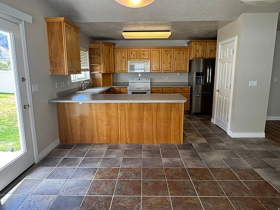 3rd image of 88 Canterbury Ln