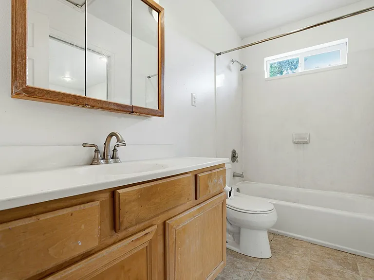 154 N 800 E — Photo 11