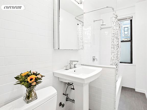 4th image of 225 W 25th St APT 4H