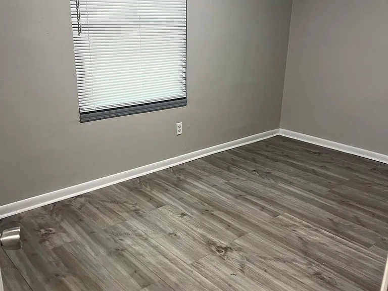 182 Chartwell Rd — Photo 9