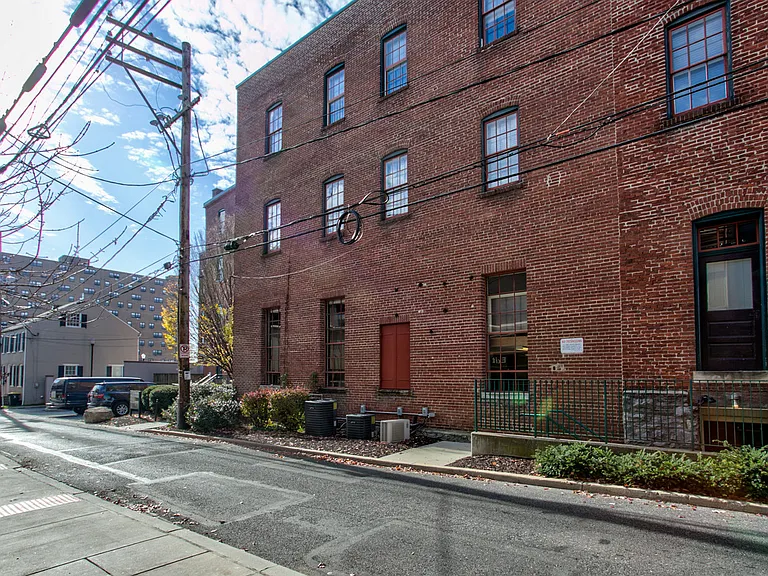 425 N Prince St #6 — Photo 8