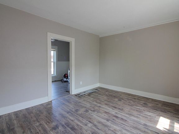 3rd image of 1837 Seneca St #4