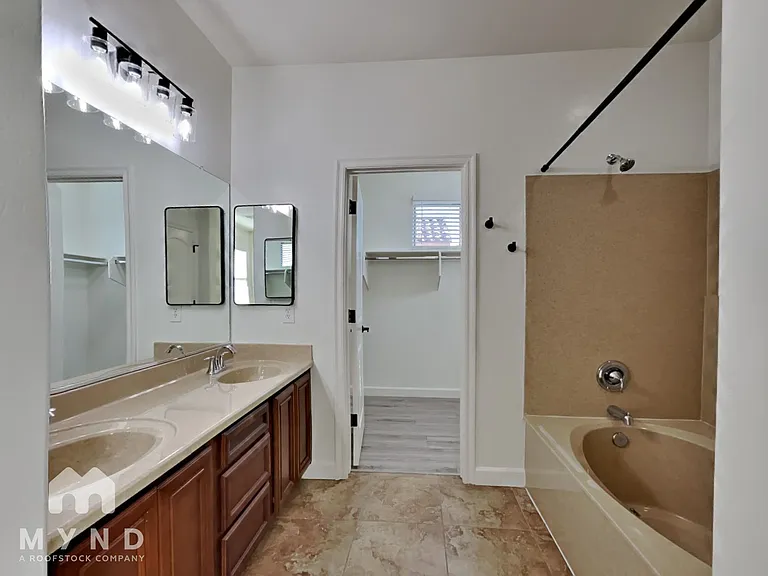 14535 W Port Royale Ln — Photo 13