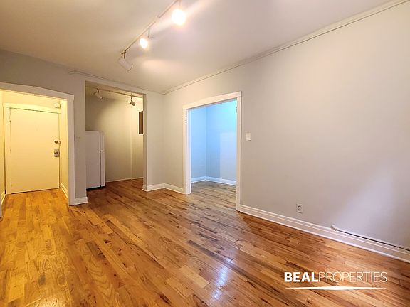 2nd image of 511 W Melrose St #511209