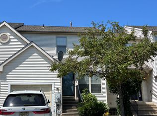 28 Woodcrest Ln, Delran, NJ 08075