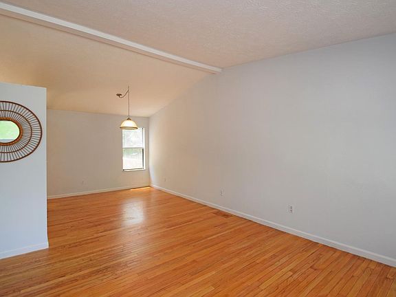 4th image of 7117 Woodridge Dr