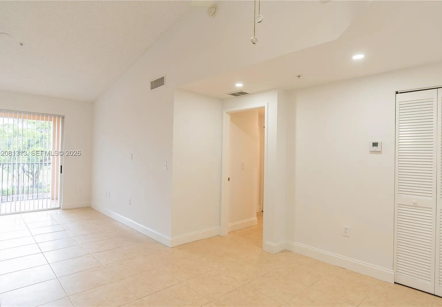 El-Ad Nob Hill Condo — Photo 4