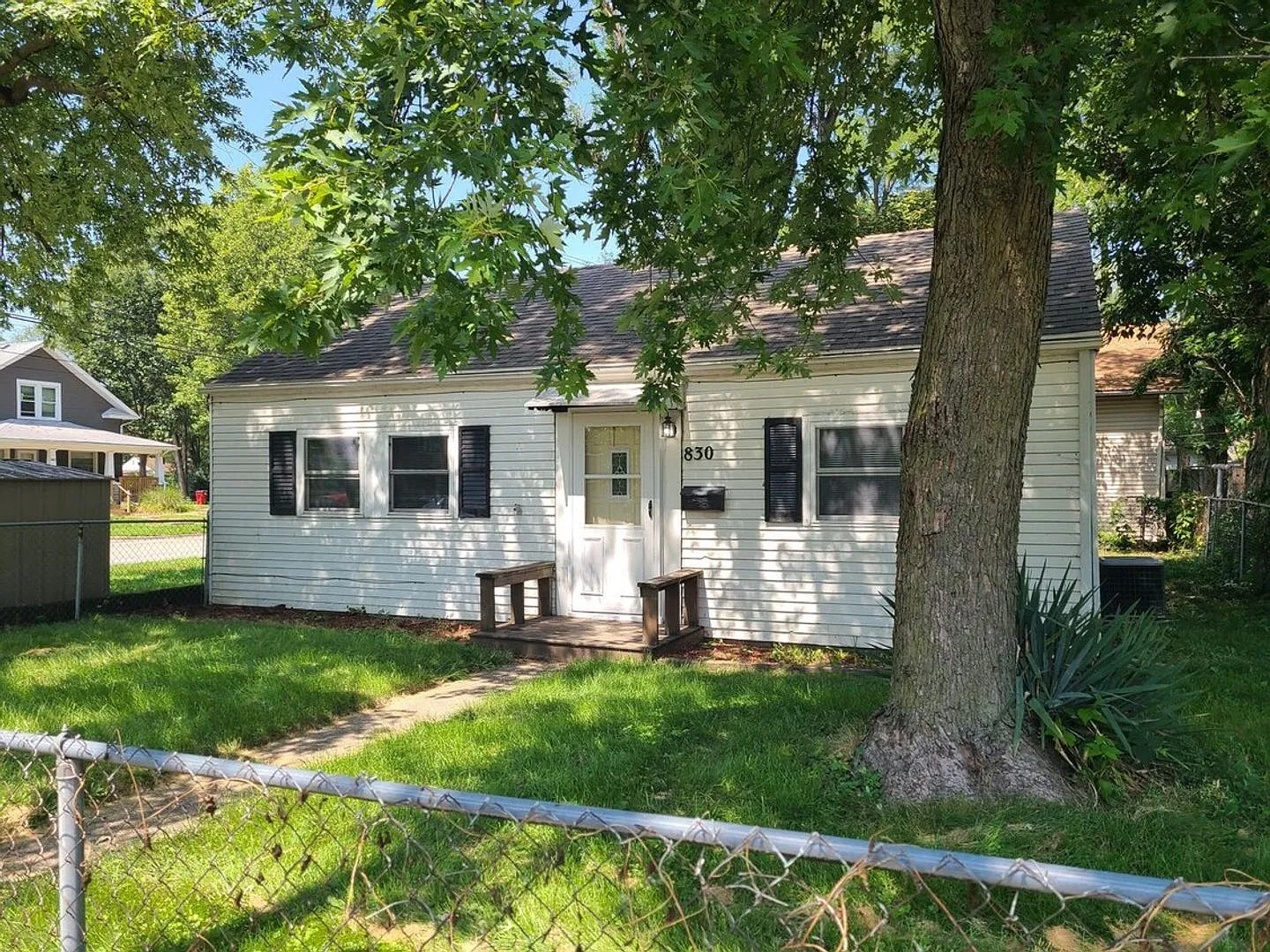 830 W Maple St photo 1