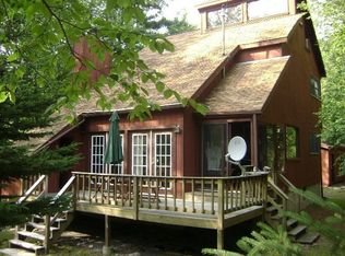 121 Mountain Top Dr, Hawley, PA 18428