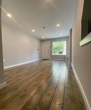 4th image of 1534 W Stiles St #A