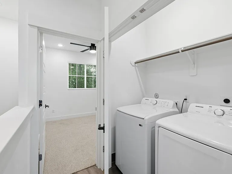 1404 Mansfield St — Photo 15