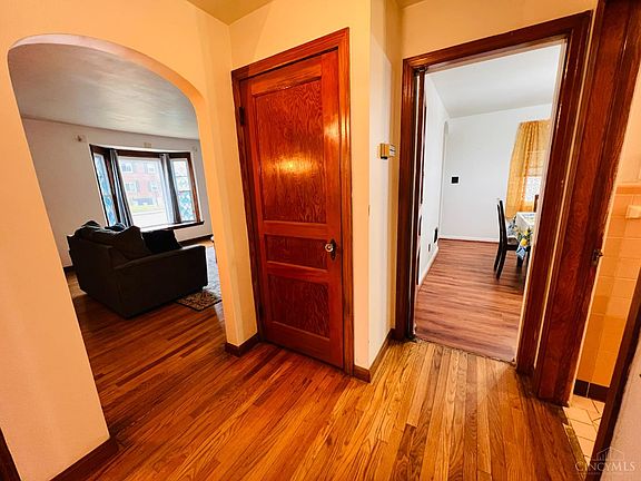 5th image of 7905 Plainfield Rd