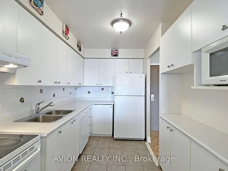 1110 Walden Cir #504 — Photo 8