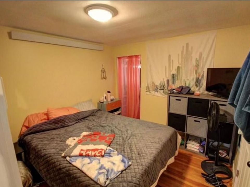 2nd image of 230 W Ohio St