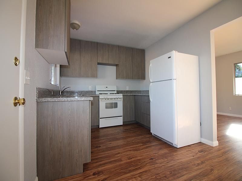 1st image of 536 W 12th Ave