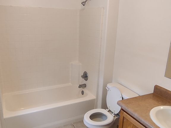 3rd image of 25 W Aviation Dr Unit 2