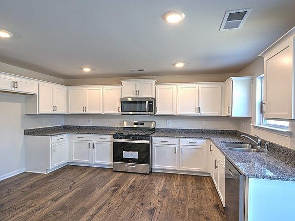5th image of 118 Antler Creek Ln