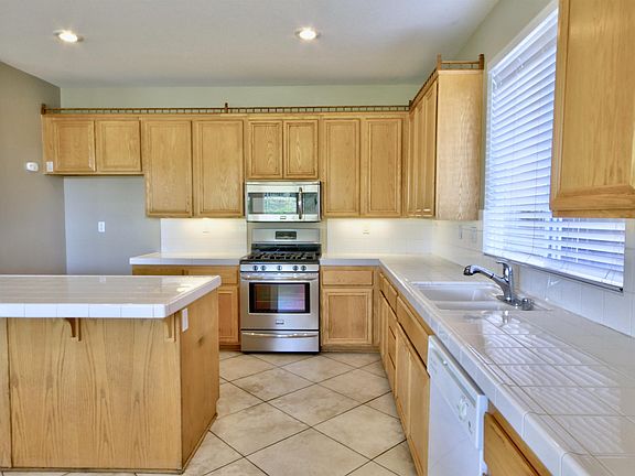 5th image of 38185 Augusta Dr