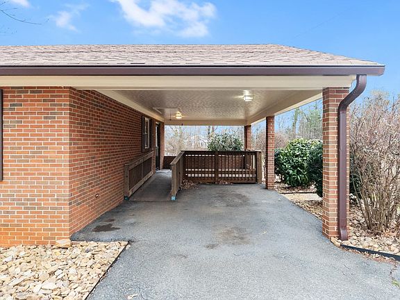 4th image of 1730 Redfields Rd