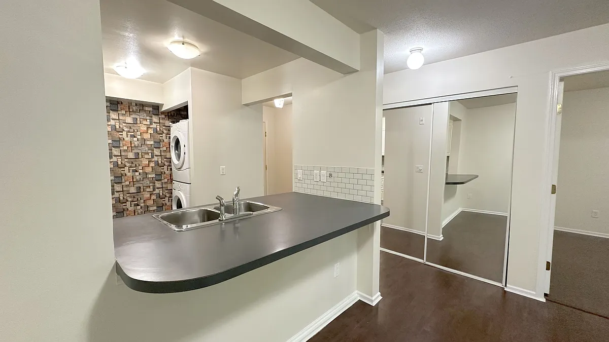 Building Photo - 5518 14th Ave #315