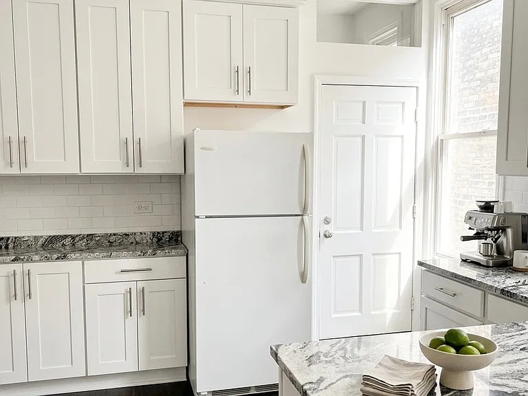 1641 N Rockwell St #2F — Photo 5