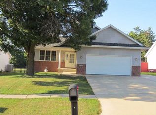 4129 Jackson Cir NW, Cedar Rapids, IA 52405