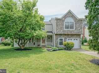 20 Fox Chase Dr, Blackwood, NJ 08012