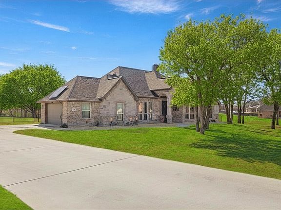 3rd image of 703 Winkler Way