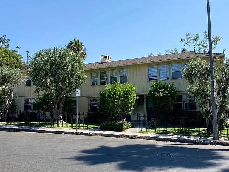 1862 N Kingsley Dr — Photo 1