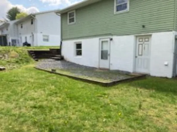 18 Park Dr #4, Lock Haven, PA 17745