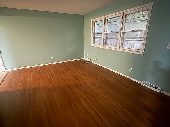 5th image of 8021 E Clay St