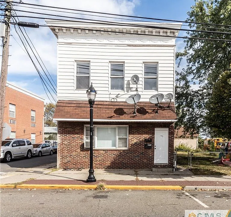556 Roosevelt Ave #2