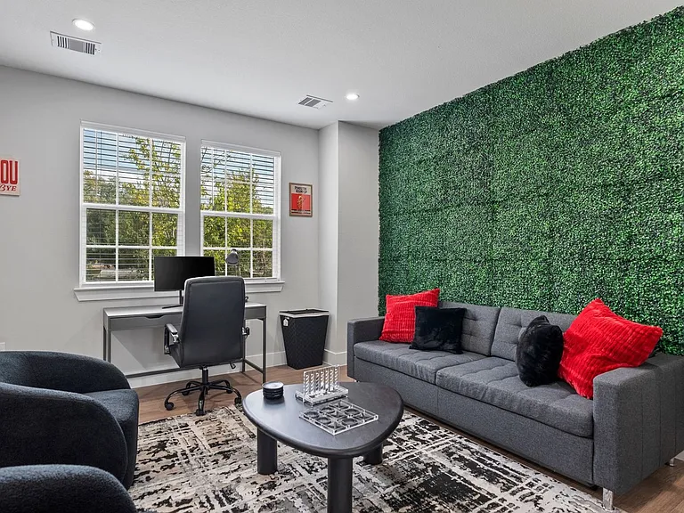 825 Paul Quinn St #B — Photo 35