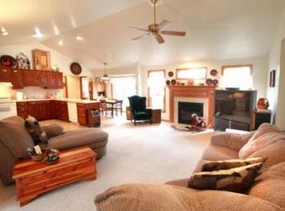 8 Meadowbrook Ln, Lititz, PA 17543