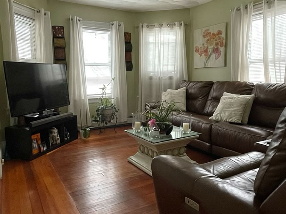 1st image of 27 Wollaston St Floor 2