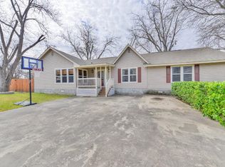 292 S Live Oak Ave, New Braunfels, TX 78130