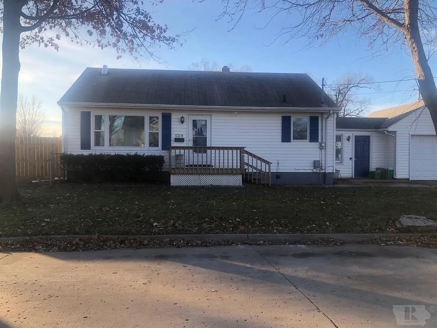 1301 Hedge Ave photo 1