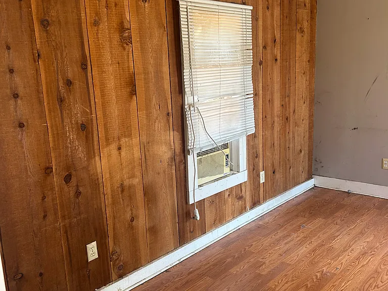 211 1/2 E Main St #B — Photo 11