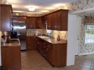 1229 Memorial Dr, Pulaski, VA 24301