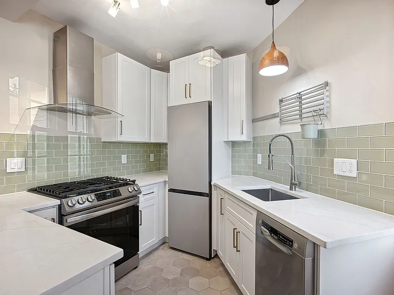 215 Emerson St NW #205 — Photo 3